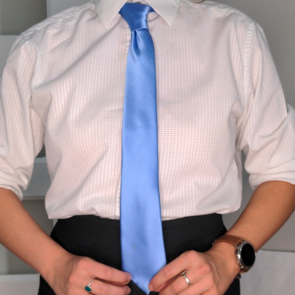 Bar III solid blue tie
